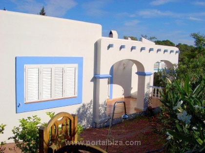 Ibizekische Architektur - sonnige Terrasse