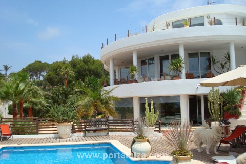 Villa in Cala Tarida kaufen