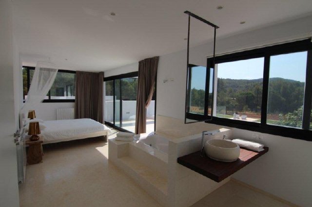 Villa sant joan de labritja sehr moderne neubauvilla bei in ... Badezimmer am schlafzimmer